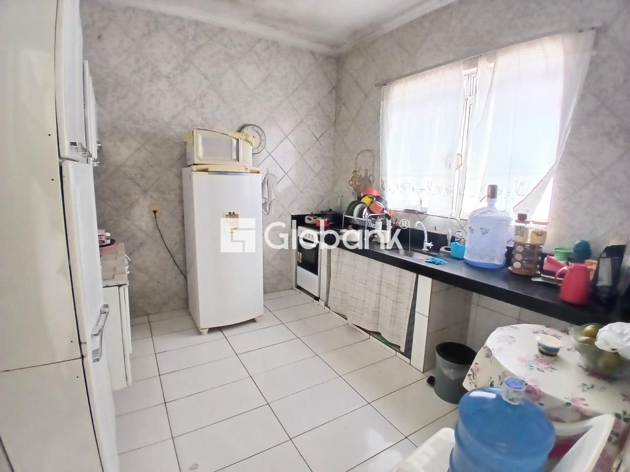 Casa 4 quartos à venda Sagrada Família 139m² Montes Claros MG: 