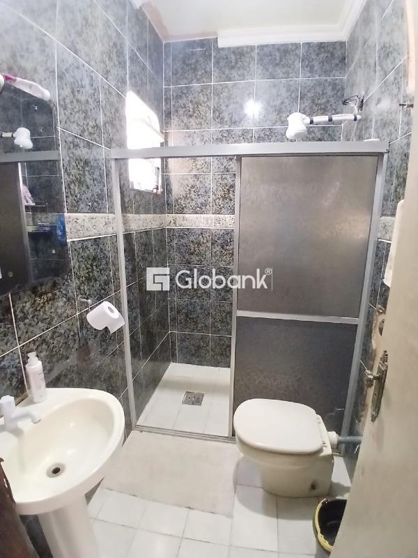 Casa 4 quartos à venda Sagrada Família 139m² Montes Claros MG: 