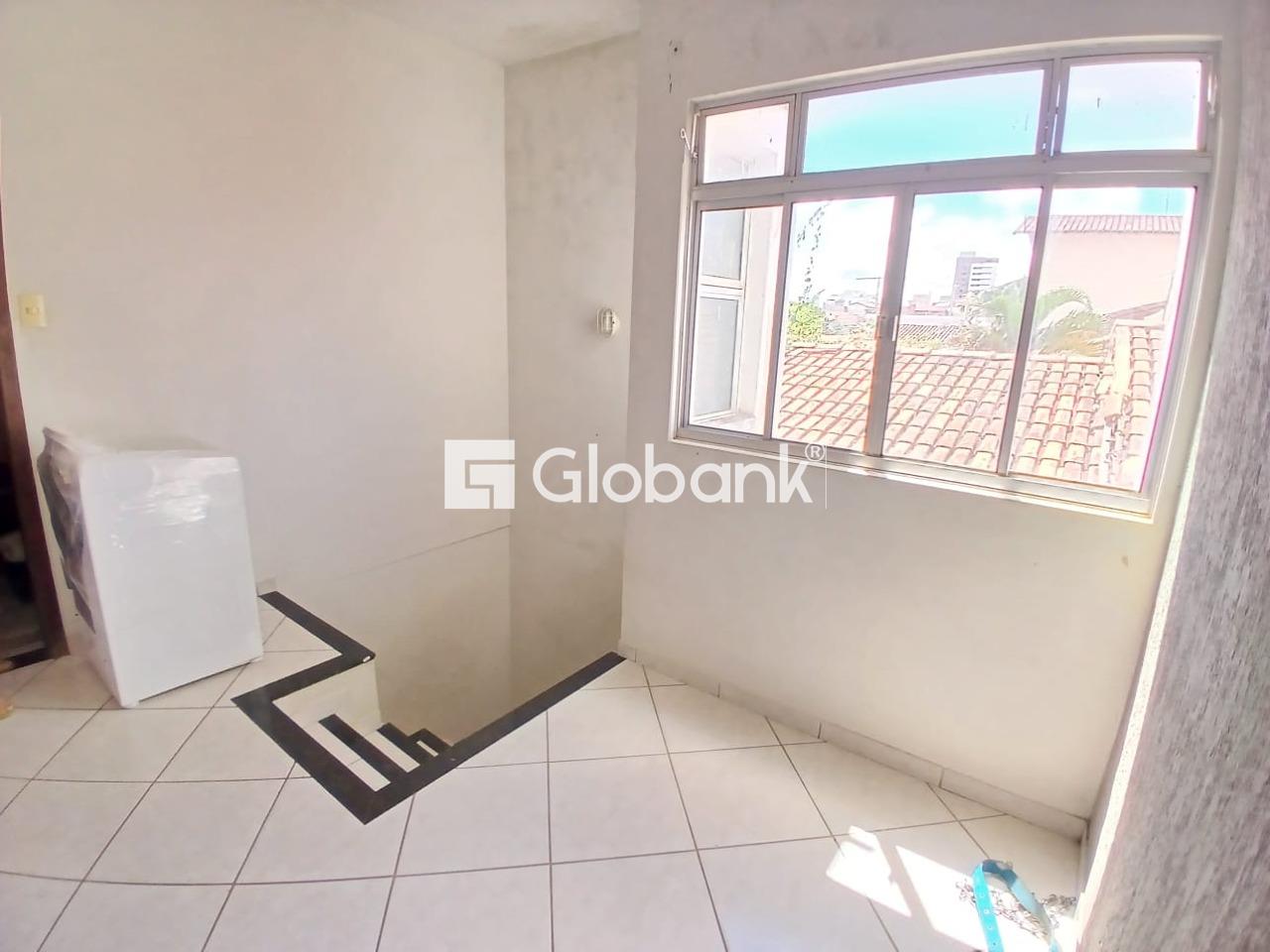 Casa 4 quartos à venda Sagrada Família 139m² Montes Claros MG: 