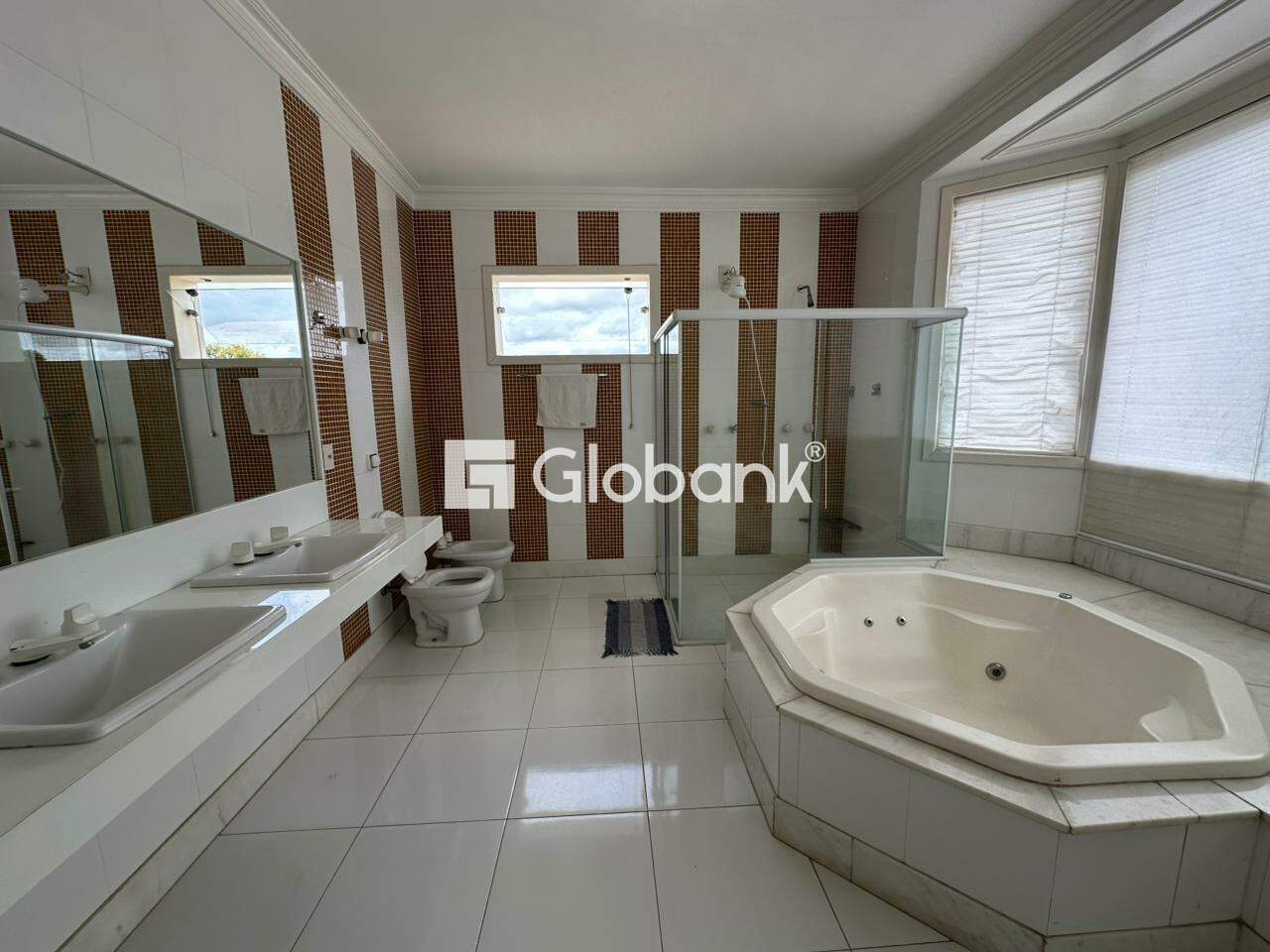 Casa 7 quartos à venda Ibituruna 460m² Montes Claros MG: Suíte master