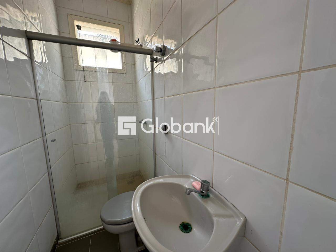 Casa 7 quartos à venda Ibituruna 460m² Montes Claros MG: Banheiro social