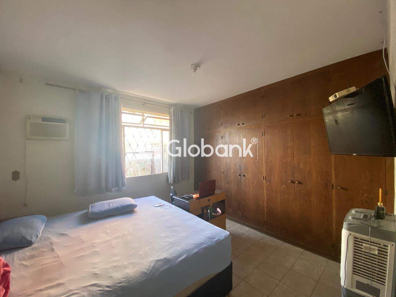 Casa 6 quartos à venda São Mateus 345m² Montes Claros MG: 