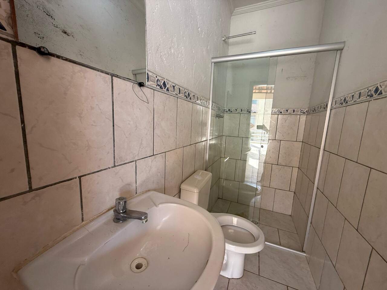 Casa 4 quartos à venda Vila Guilhermina 410m² Montes Claros MG: Banheiro social