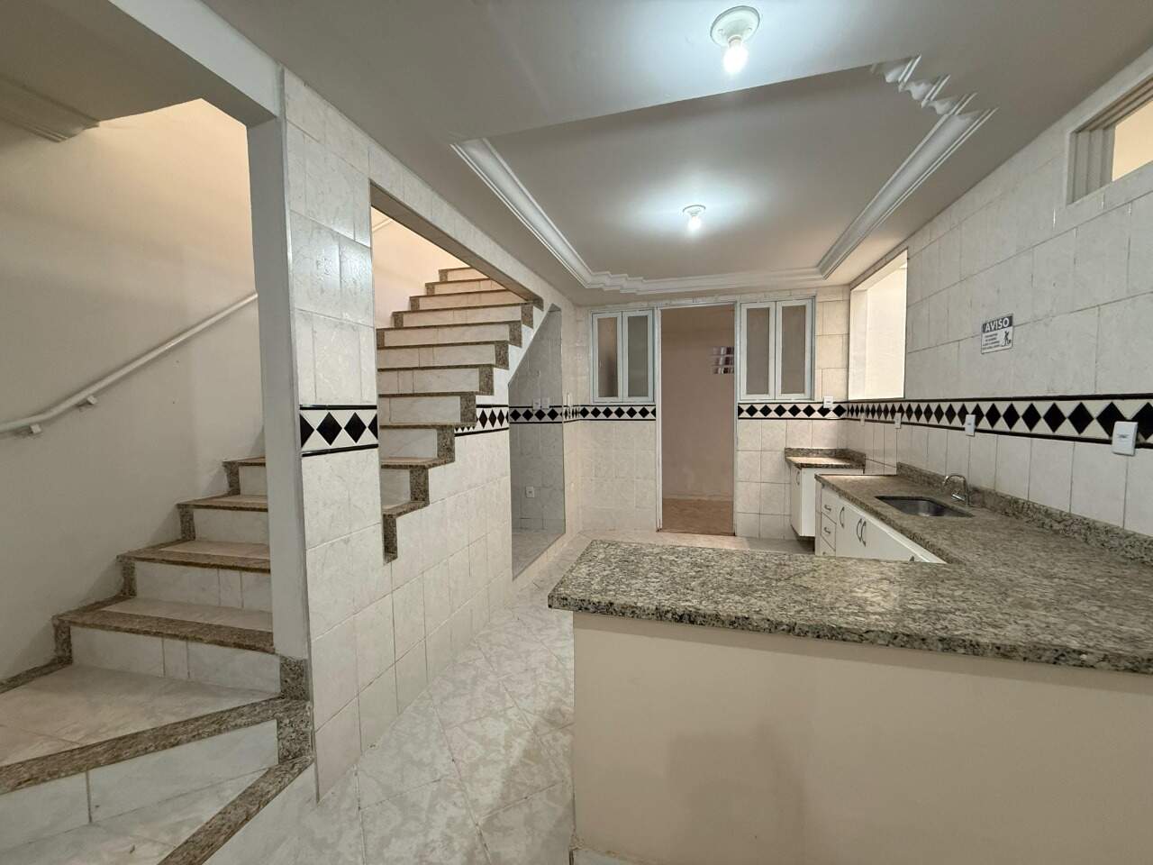 Casa 4 quartos à venda Vila Guilhermina 410m² Montes Claros MG: