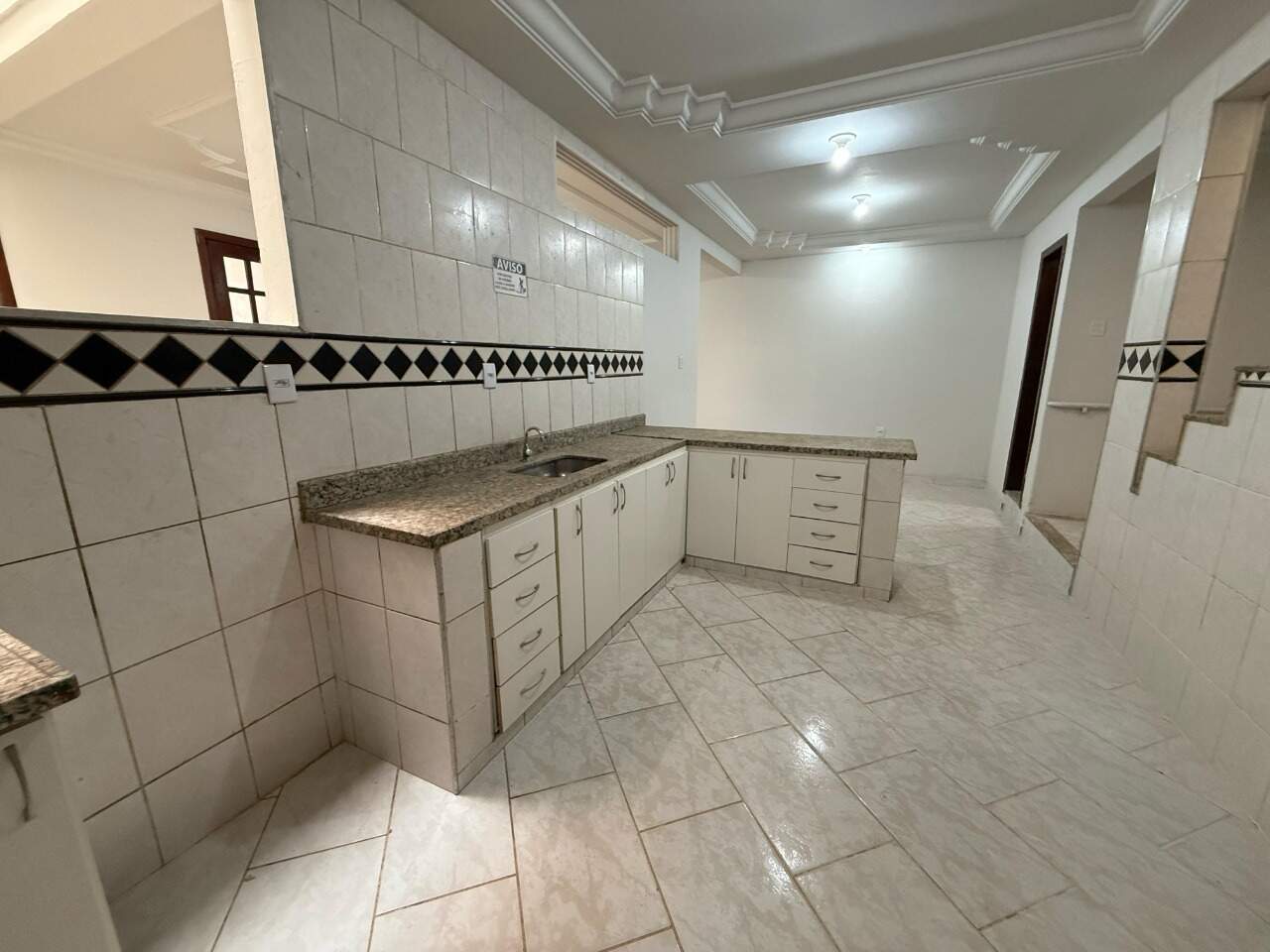 Casa 4 quartos à venda Vila Guilhermina 410m² Montes Claros MG: Cozinha