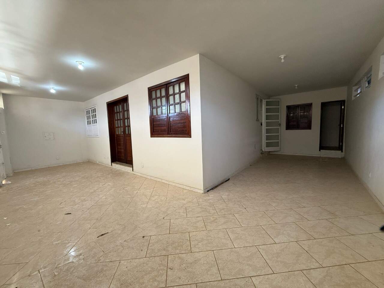 Casa 4 quartos à venda Vila Guilhermina 410m² Montes Claros MG: Garagem