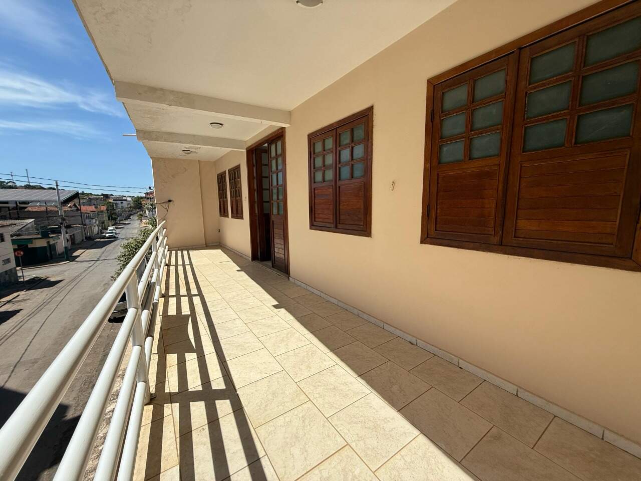 Casa 4 quartos à venda Vila Guilhermina 410m² Montes Claros MG: Varanda