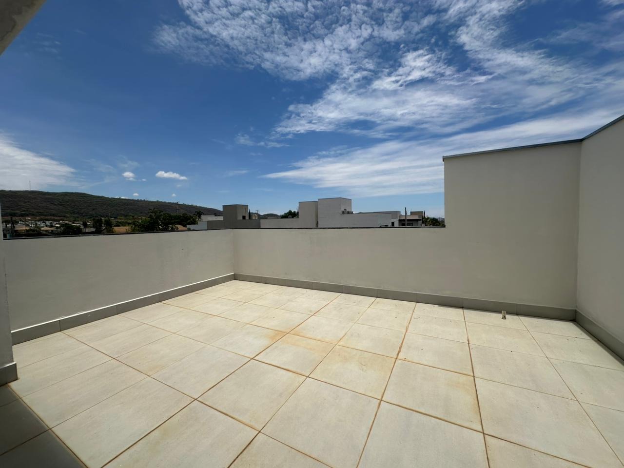 Cobertura 3 quartos para aluguel Ibituruna 140m² Montes Claros MG: 