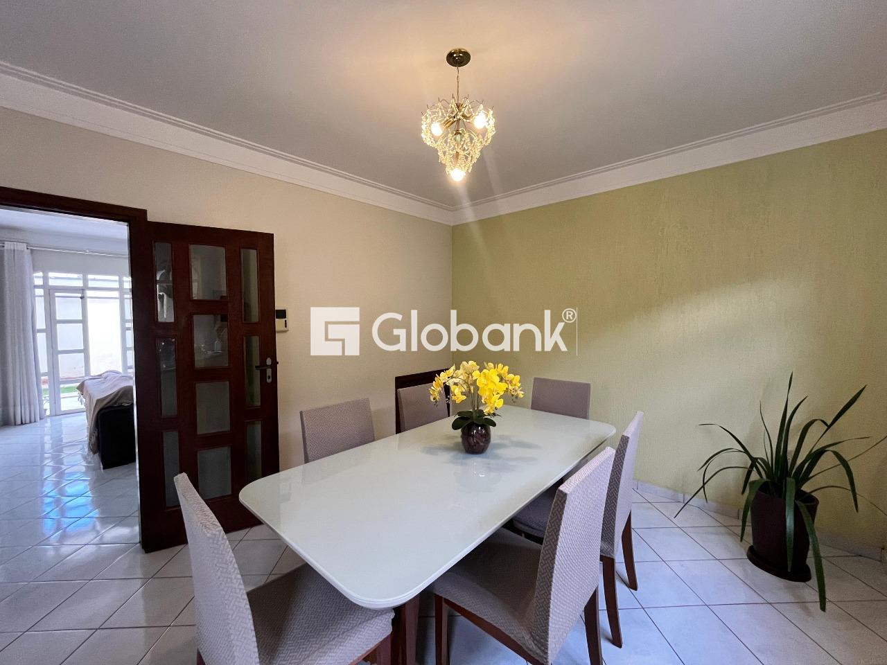 Casa 3 quartos para aluguel Planalto 150m² Montes Claros MG: 