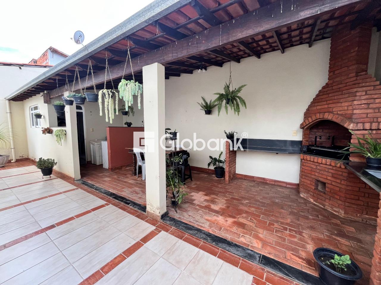 Casa 3 quartos para aluguel Planalto 150m² Montes Claros MG: 