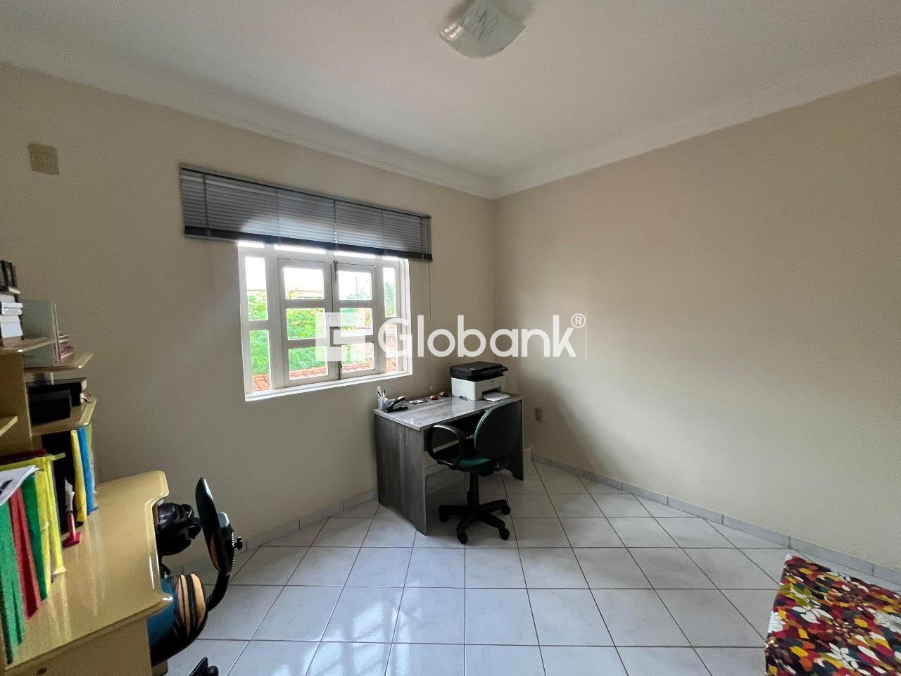 Casa 3 quartos para aluguel Planalto 150m² Montes Claros MG: 