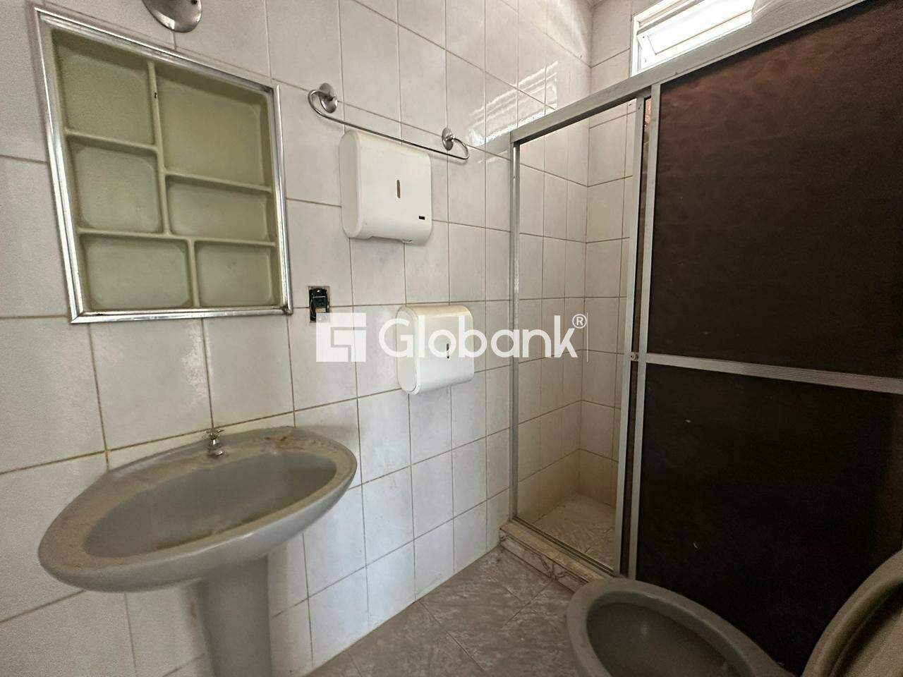 Casa 3 quartos para aluguel Dona Gregória 90m² Montes Claros MG: Banheiro social
