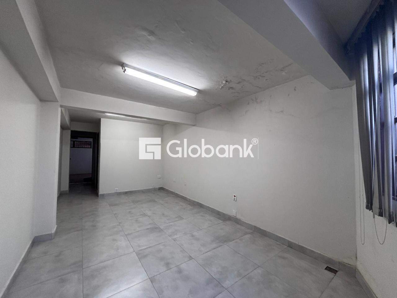 Ponto comercial para aluguel Major Prates 115m² Montes Claros MG: Escritório sobre loja
