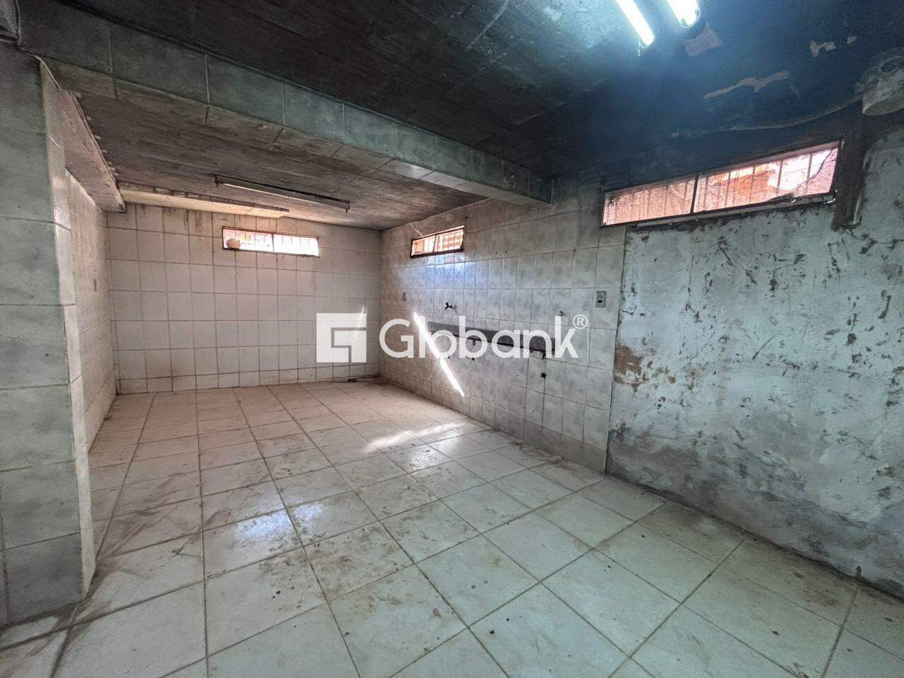 Ponto comercial para aluguel Major Prates 115m² Montes Claros MG: Porão