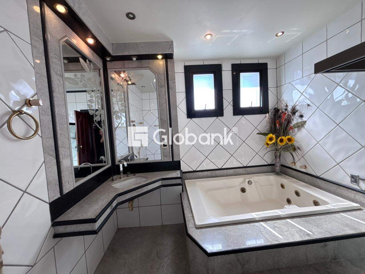 Casa 5 quartos para aluguel Jardim São Luiz 260m² Montes Claros MG: Banheiro suite