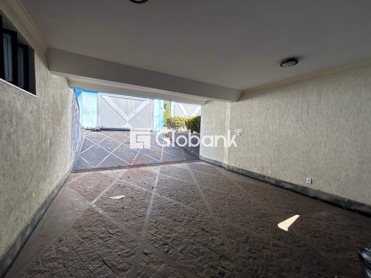 Casa 5 quartos para aluguel Jardim São Luiz 260m² Montes Claros MG: Garagem