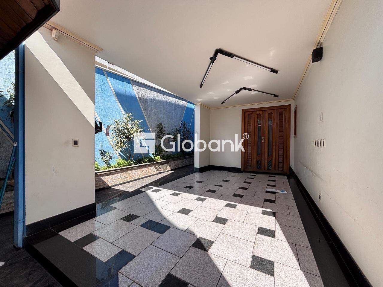 Casa 5 quartos para aluguel Jardim São Luiz 260m² Montes Claros MG: Varanda térrea