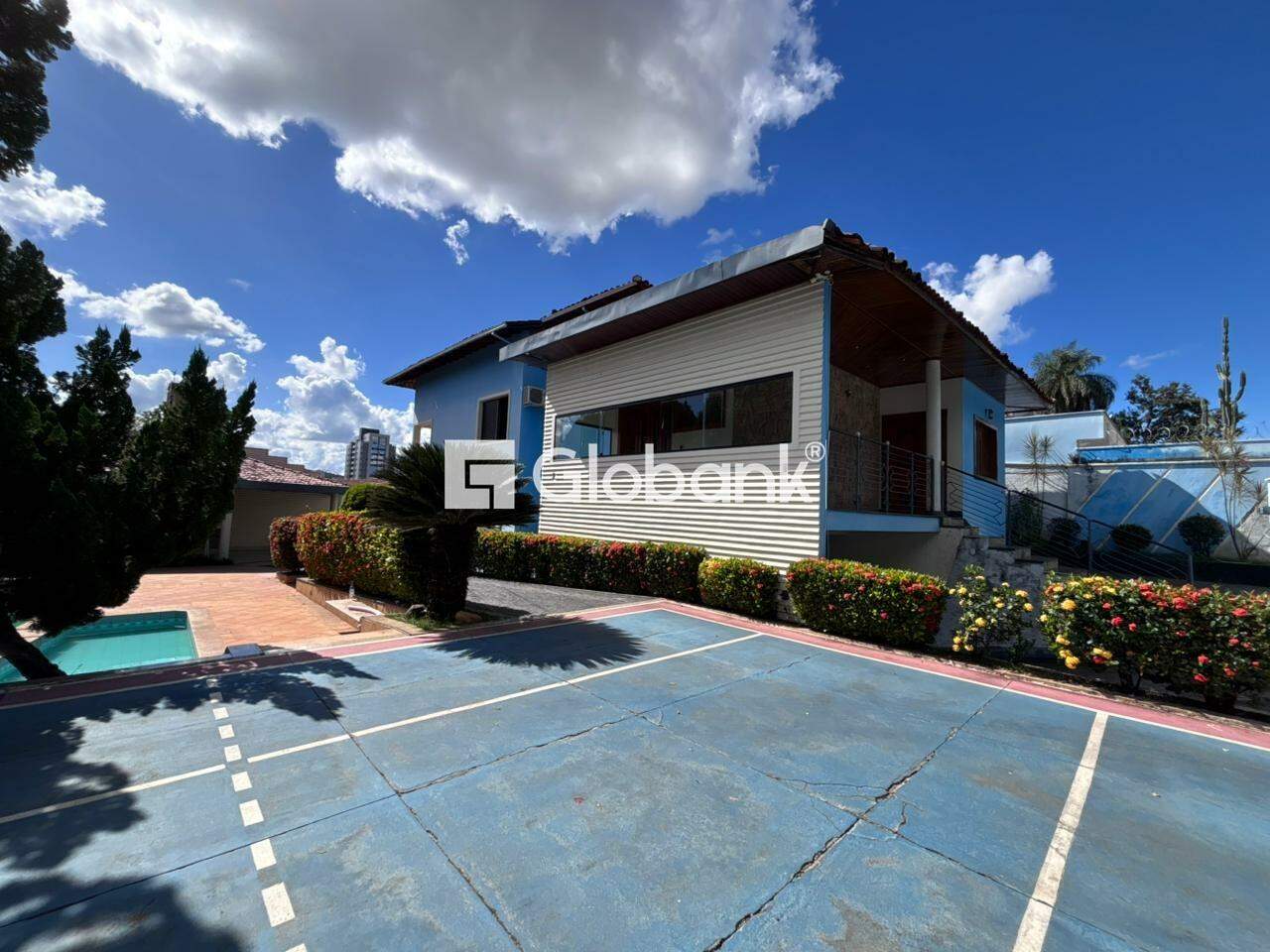 Casa 5 quartos para aluguel Jardim São Luiz 260m² Montes Claros MG: Quintal/ garagem /quadra