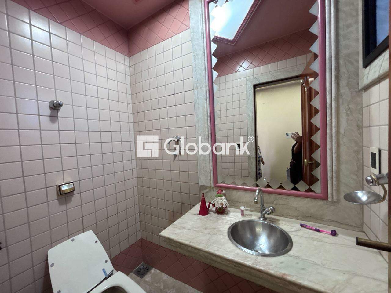Casa 5 quartos para aluguel Jardim São Luiz 260m² Montes Claros MG: Banheiro social térreo
