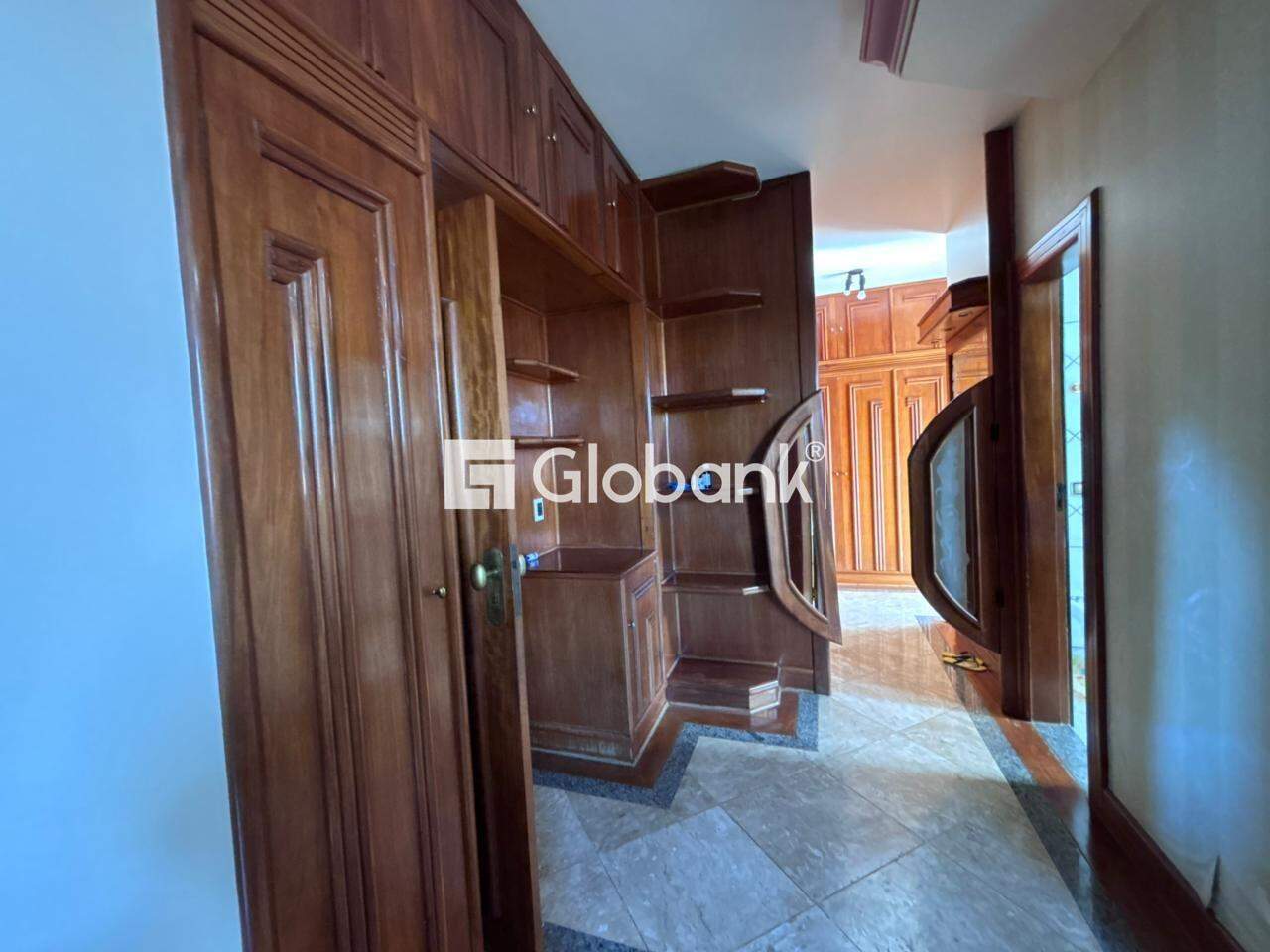 Casa 5 quartos para aluguel Jardim São Luiz 260m² Montes Claros MG: Closet