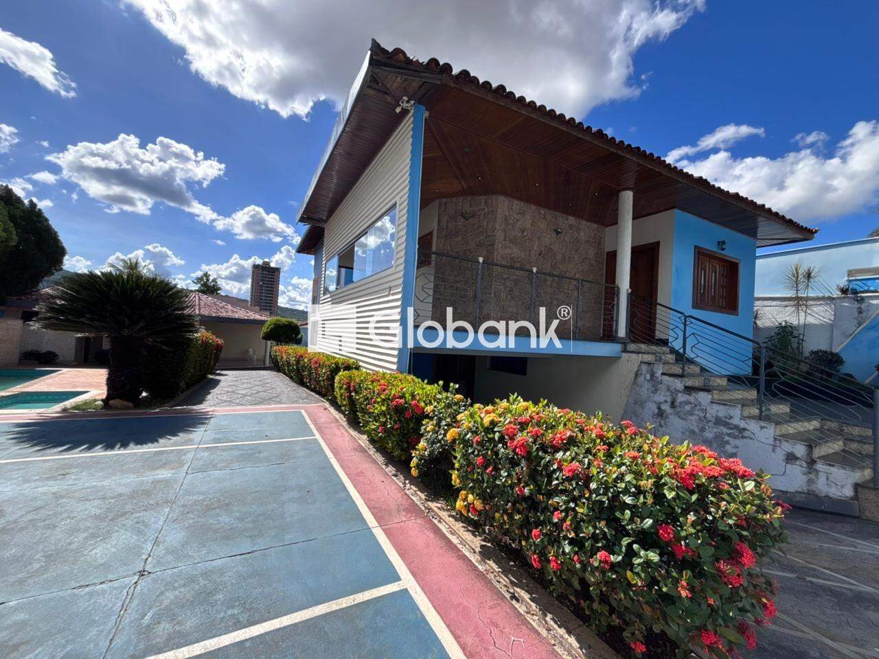 Casa 5 quartos para aluguel Jardim São Luiz 260m² Montes Claros MG: Lateral garagem