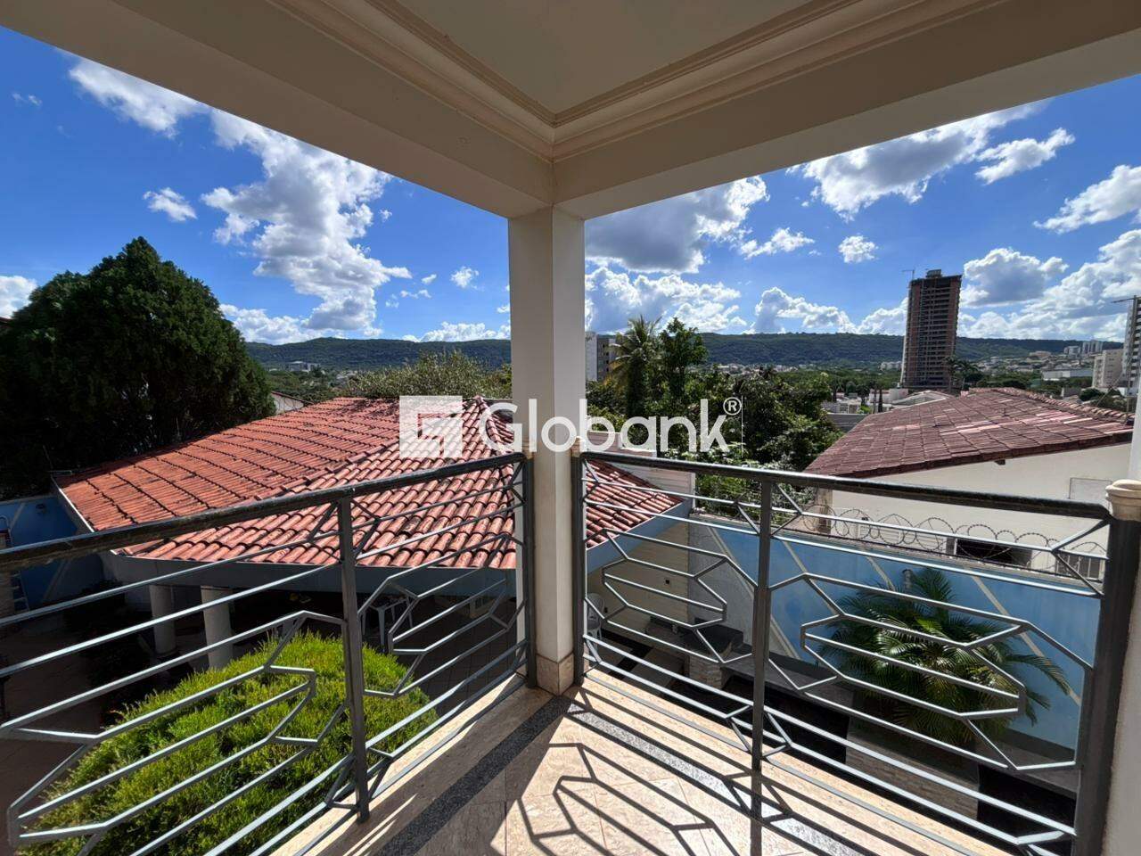 Casa 5 quartos para aluguel Jardim São Luiz 260m² Montes Claros MG: Varanda suite