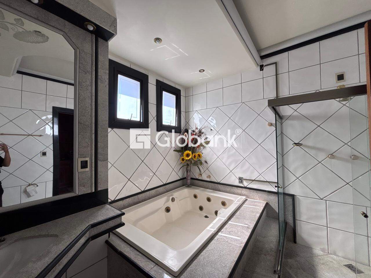 Casa 5 quartos para aluguel Jardim São Luiz 260m² Montes Claros MG: Banheiro suite