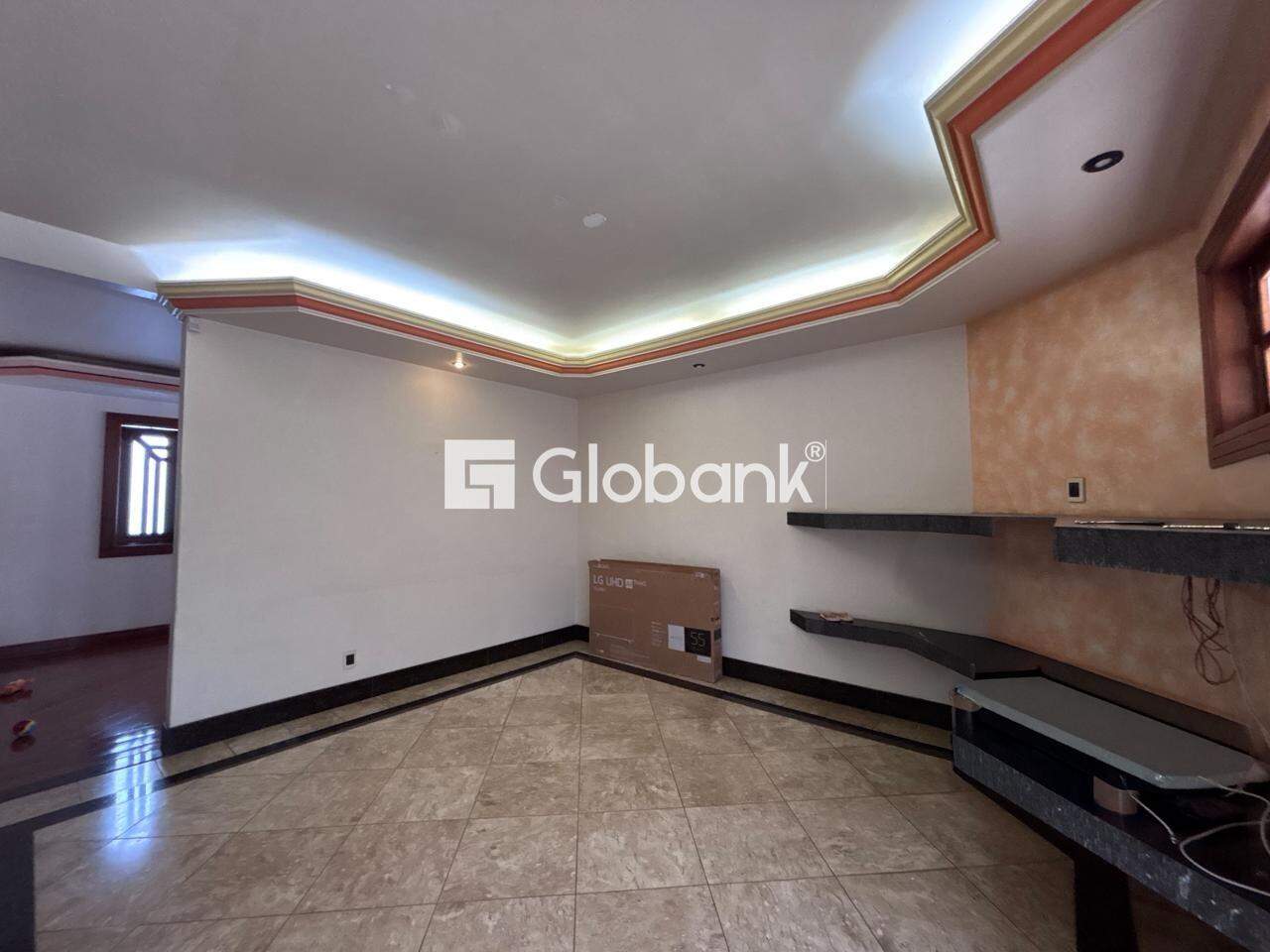 Casa 5 quartos para aluguel Jardim São Luiz 260m² Montes Claros MG: Sala primeiro piso