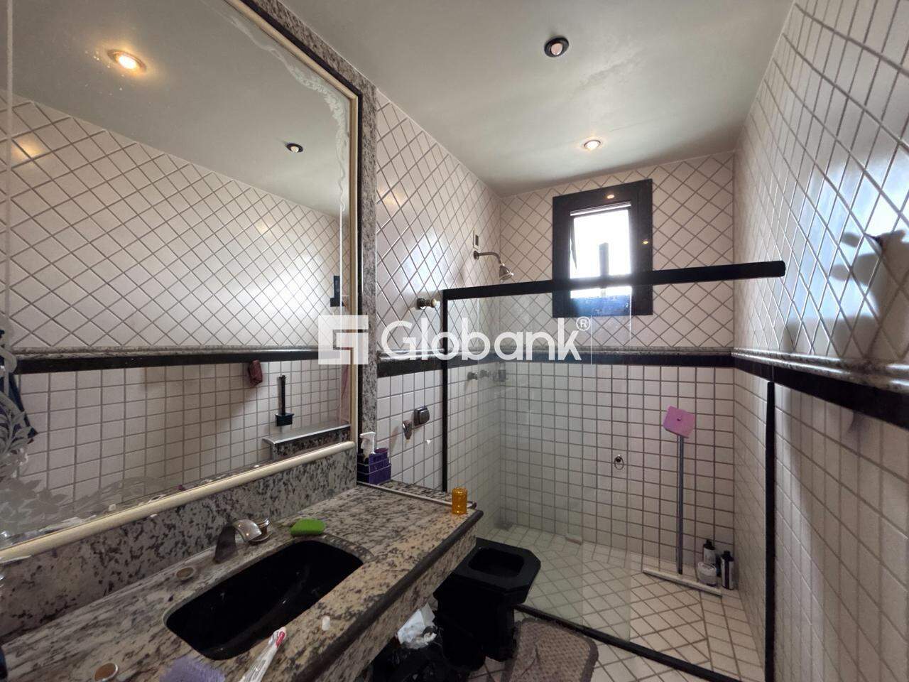 Casa 5 quartos para aluguel Jardim São Luiz 260m² Montes Claros MG: Banheiro social primeiro piso
