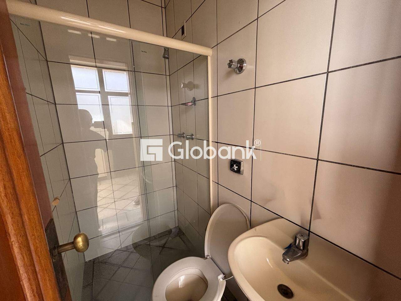 Casa 5 quartos para aluguel Jardim São Luiz 260m² Montes Claros MG: Banheiro esterno