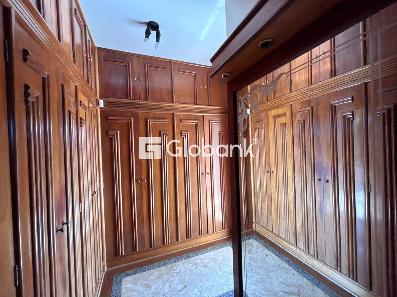 Casa 5 quartos para aluguel Jardim São Luiz 260m² Montes Claros MG: Closet