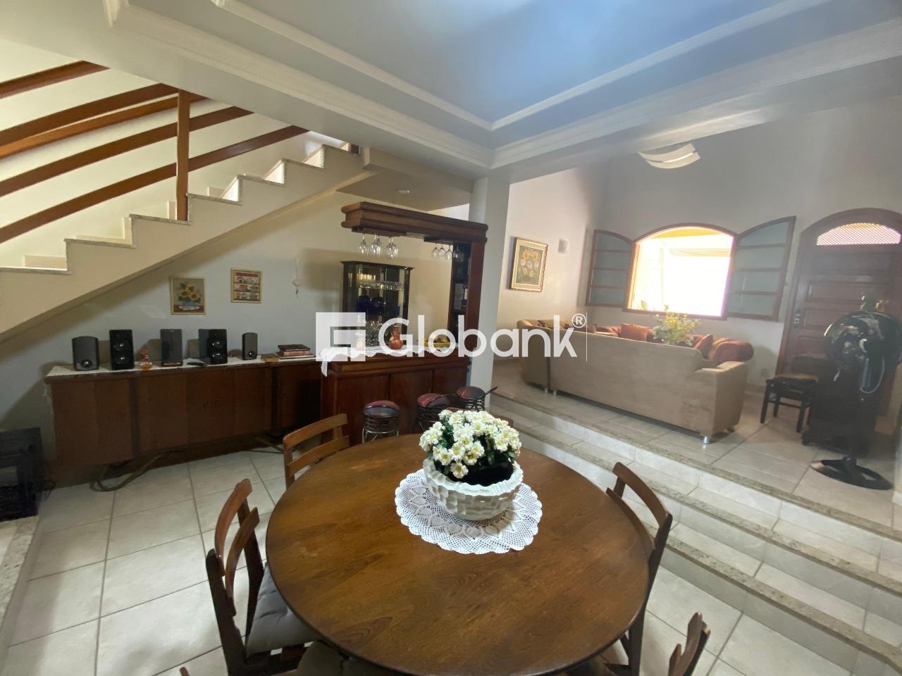 Casa 4 quartos à venda Cândida Câmara 300m² Montes Claros MG: 