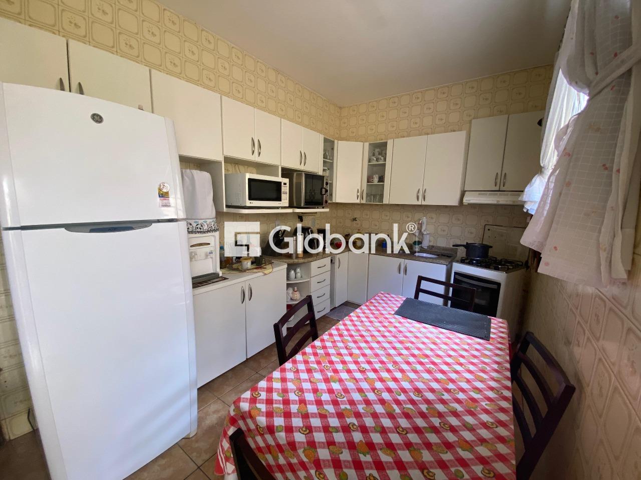 Casa 4 quartos à venda Cândida Câmara 300m² Montes Claros MG: 