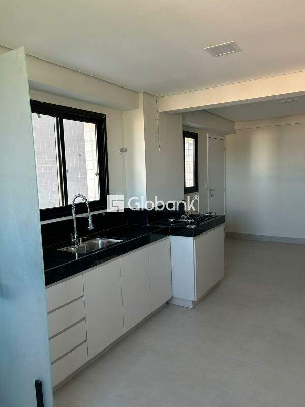 Apartamento 3 quartos para aluguel Centro 90m² Montes Claros MG: