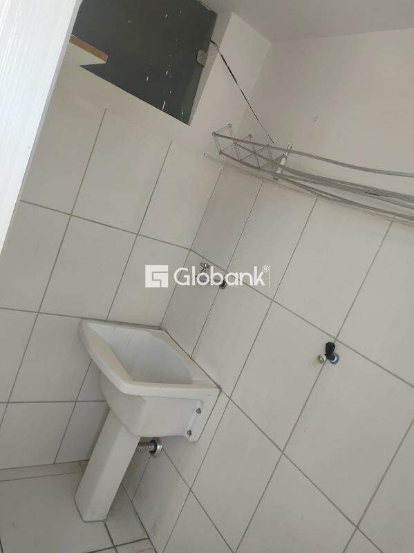 Apartamento 2 quartos para aluguel Santa Rita I 60m² Montes Claros MG: Área de serviço