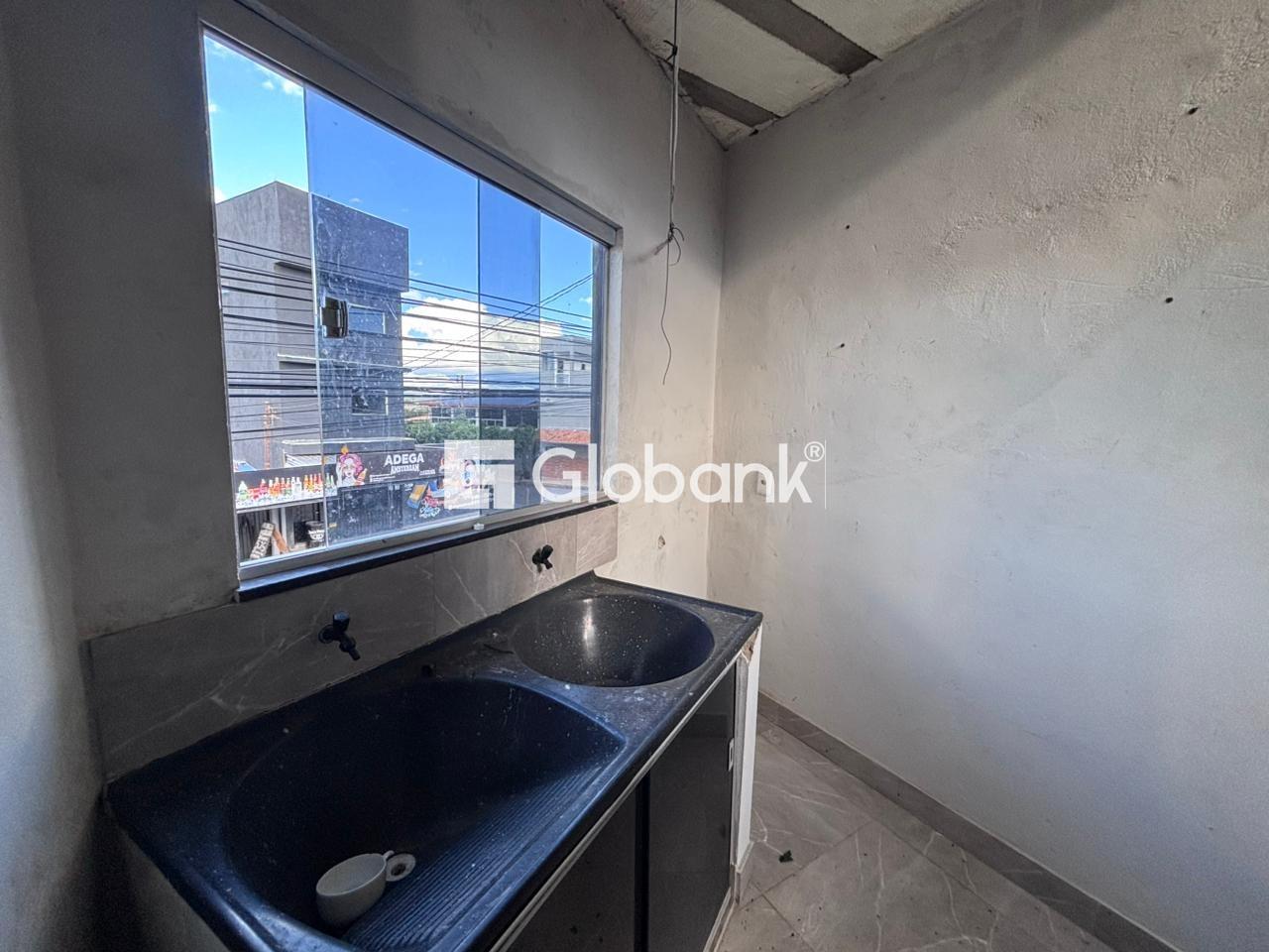 Ponto comercial 1 quarto para aluguel Maracanã 60m² Montes Claros MG: Área de serviço