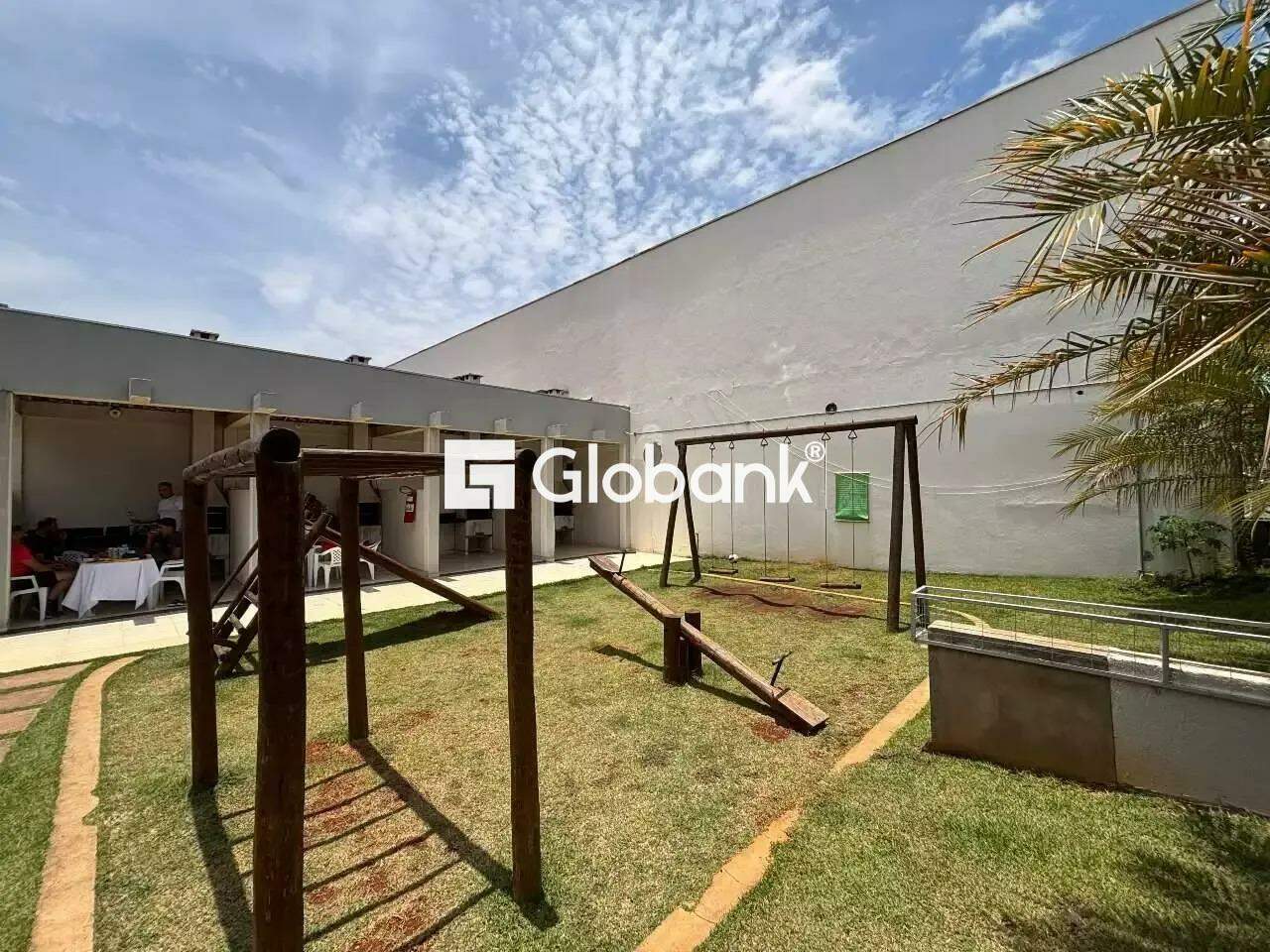 Apartamento 3 quartos para aluguel Planalto 85m² Montes Claros MG: Playground