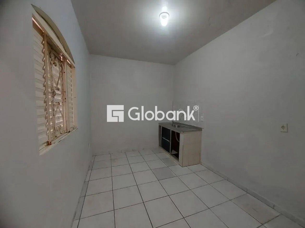Casa 2 quartos para aluguel Vila Oliveira 65m² Montes Claros MG: 