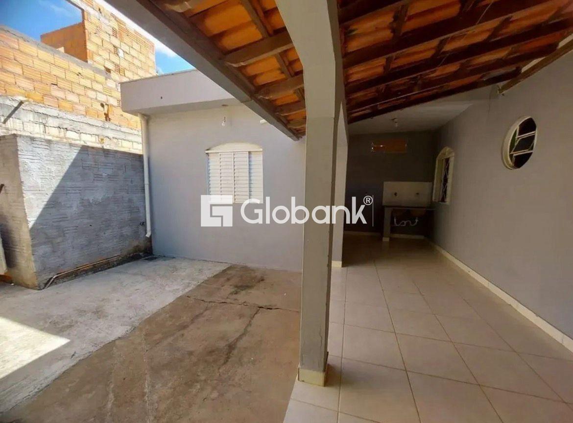 Casa 2 quartos para aluguel Vila Oliveira 65m² Montes Claros MG: 