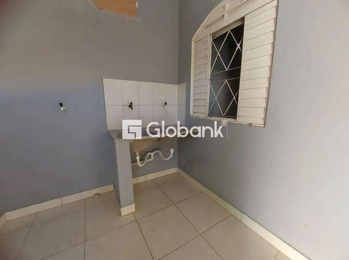 Casa 2 quartos para aluguel Vila Oliveira 65m² Montes Claros MG: 