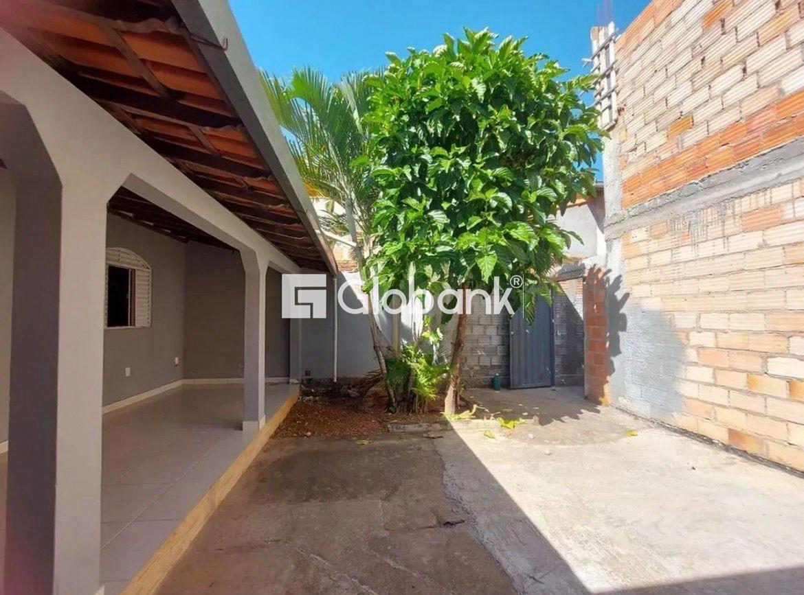 Casa 2 quartos para aluguel Vila Oliveira 65m² Montes Claros MG: 