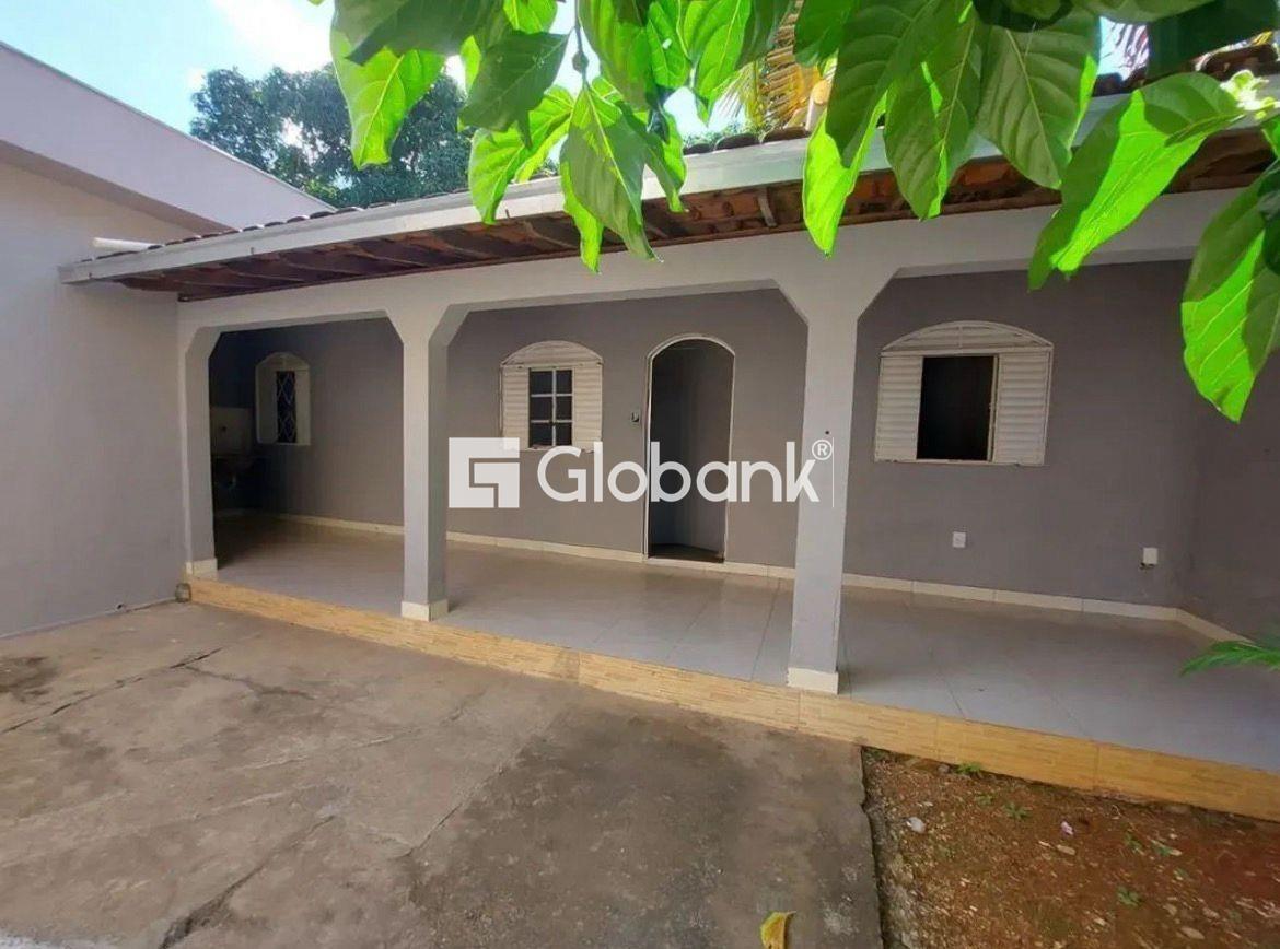 Casa 2 quartos para aluguel Vila Oliveira 65m² Montes Claros MG: 