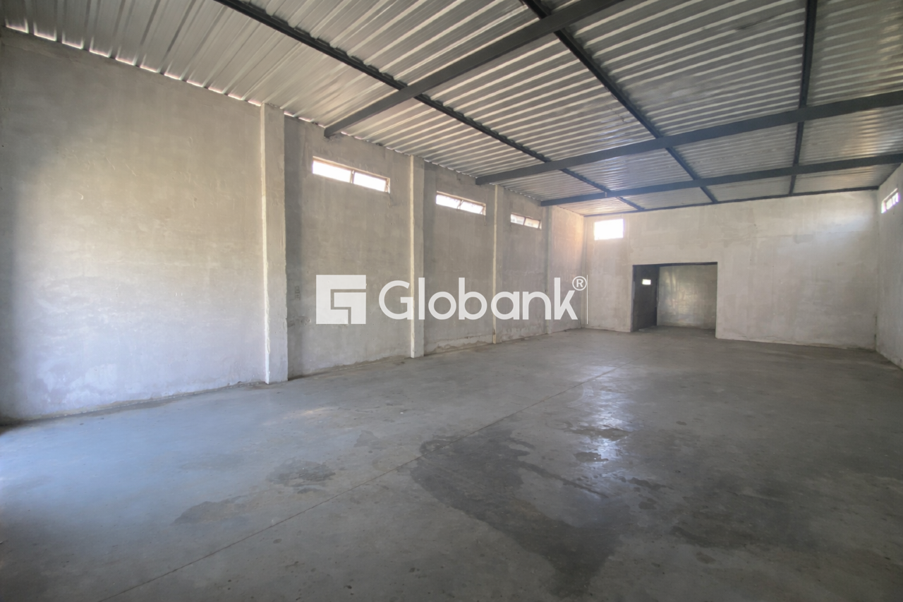 Galpão para aluguel Monte Carmelo 140m² Montes Claros MG: 
