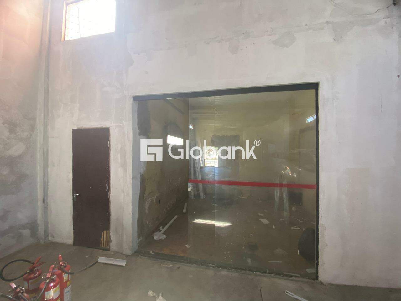 Galpão para aluguel Monte Carmelo 140m² Montes Claros MG: 