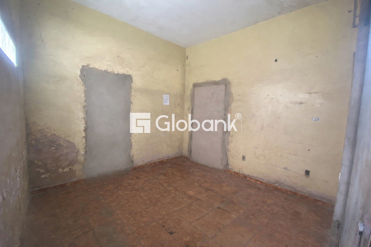 Galpão para aluguel Monte Carmelo 140m² Montes Claros MG: 