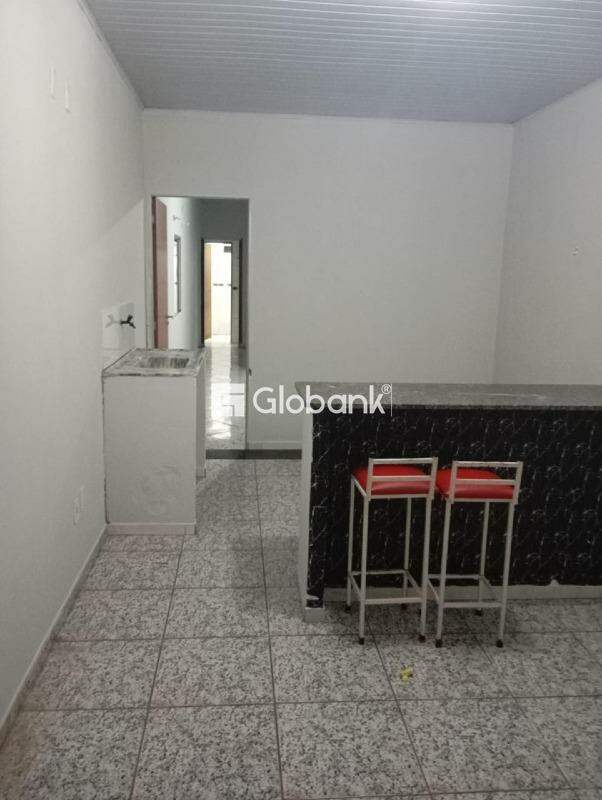 Kitnet 1 quarto para aluguel Monte Carmelo 110m² Montes Claros MG: 