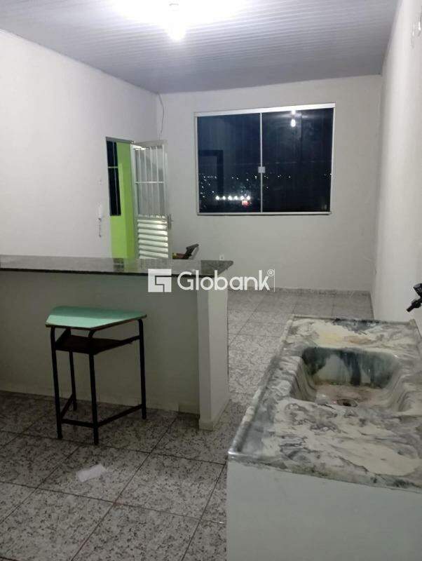 Kitnet 1 quarto para aluguel Monte Carmelo 110m² Montes Claros MG: 