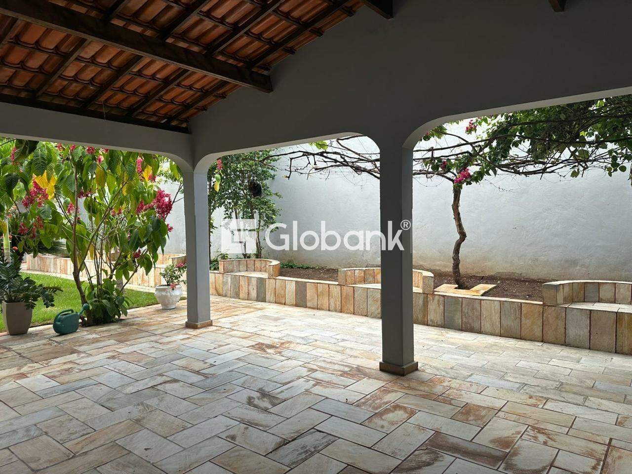 Casa 6 quartos para aluguel Monte Carmelo 320m² Montes Claros MG: 