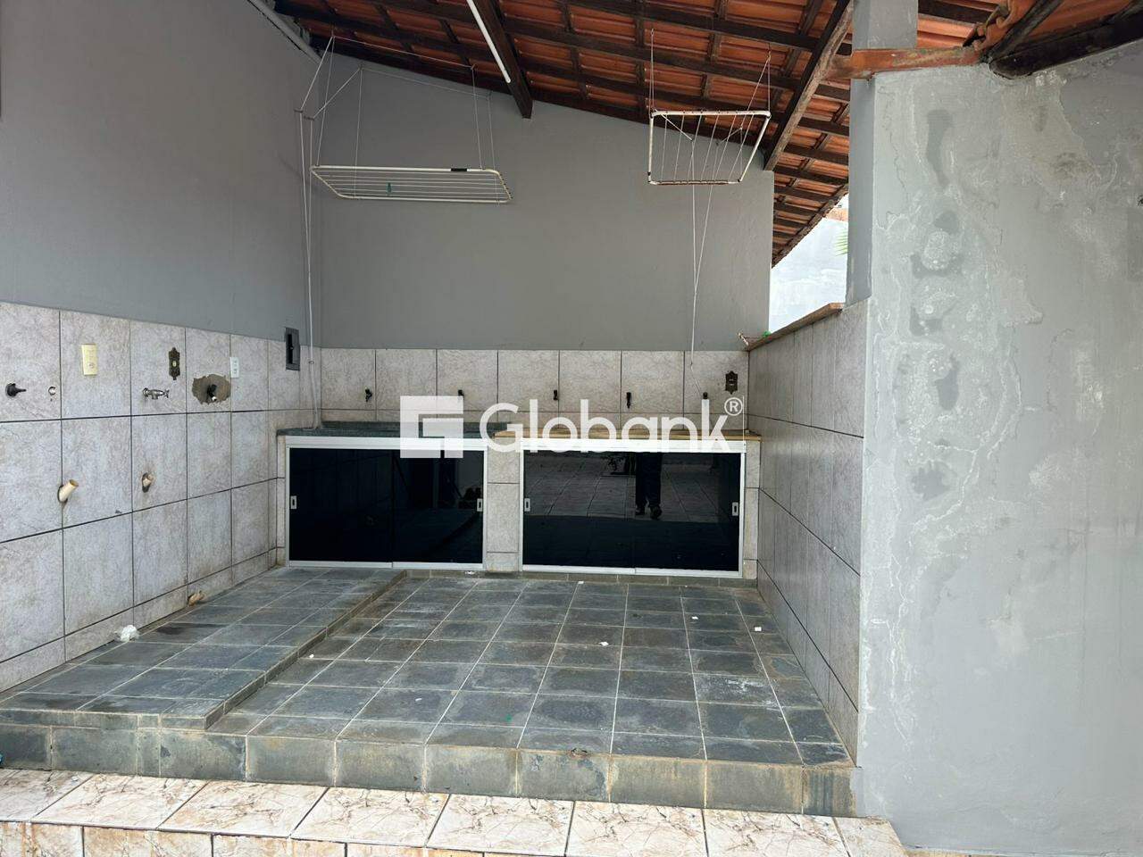 Casa 6 quartos para aluguel Monte Carmelo 320m² Montes Claros MG: 