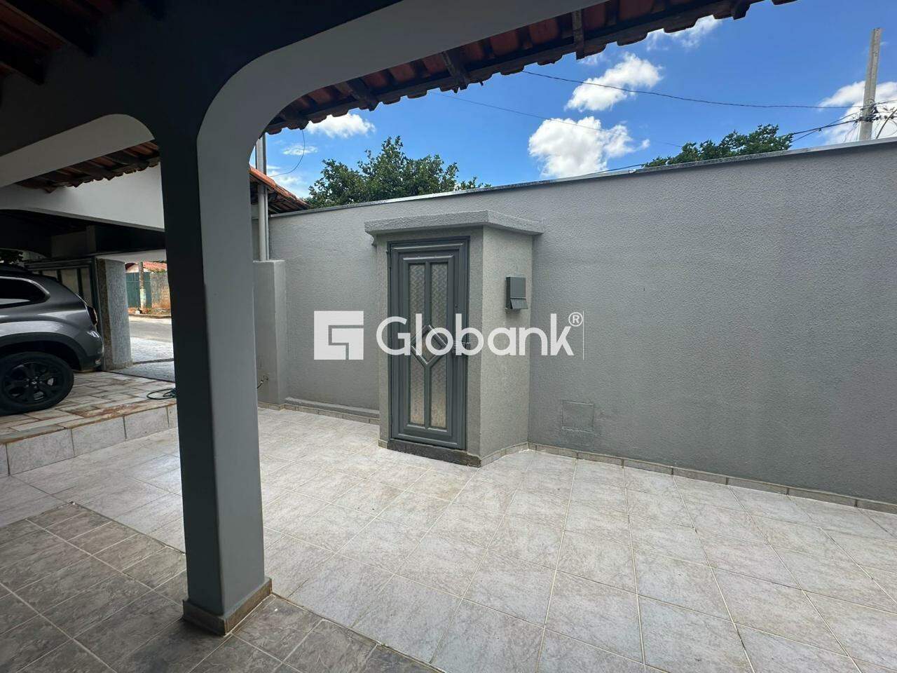 Casa 6 quartos para aluguel Monte Carmelo 320m² Montes Claros MG: 